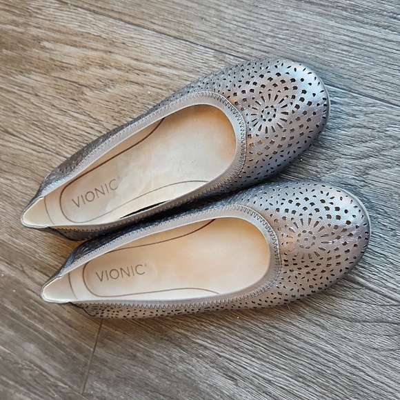 Vionic Robyn Metallic Flats 7 - Picture 1 of 5